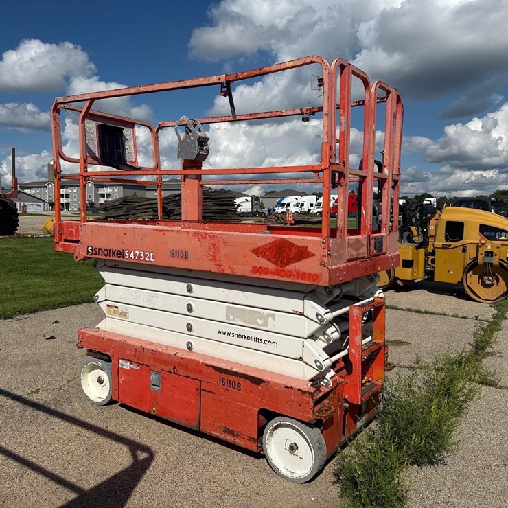 2015 SNORKEL S4732E