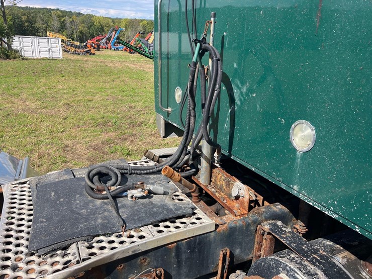 2016-western-star-4900sf-image-12