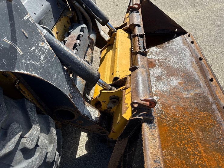 2020-deere-324g-image-8