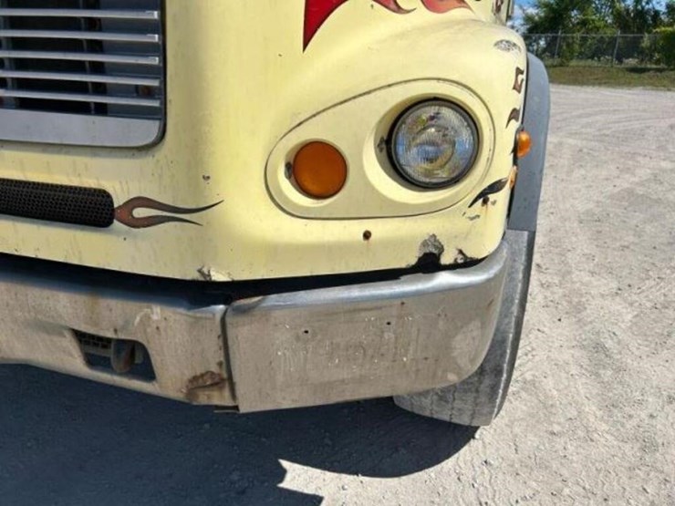 2002-freightliner-fl112-image-67