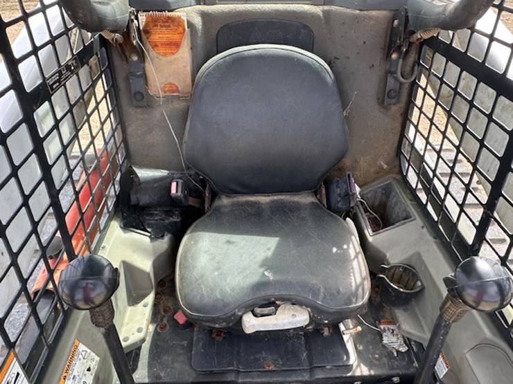 2015-bobcat-t750-image-40