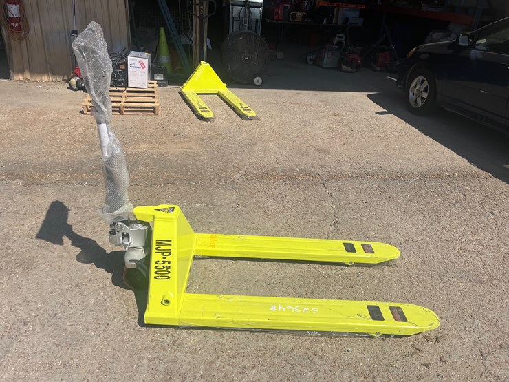 #2040-•-5500lb-pallet-jack-appears-unused-image-3