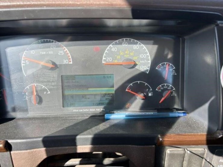 2013-volvo-t/a-hiway-tractor---day-cab-4v4nc9egxdn-image-15