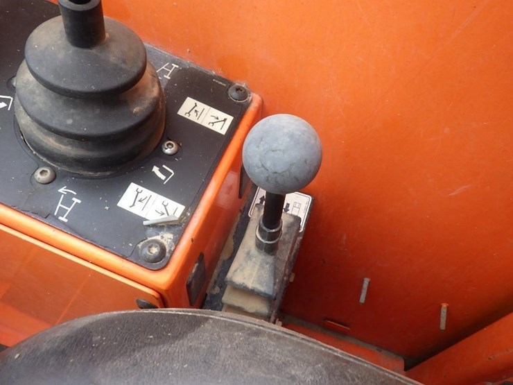 2014-jlg-8042-image-26