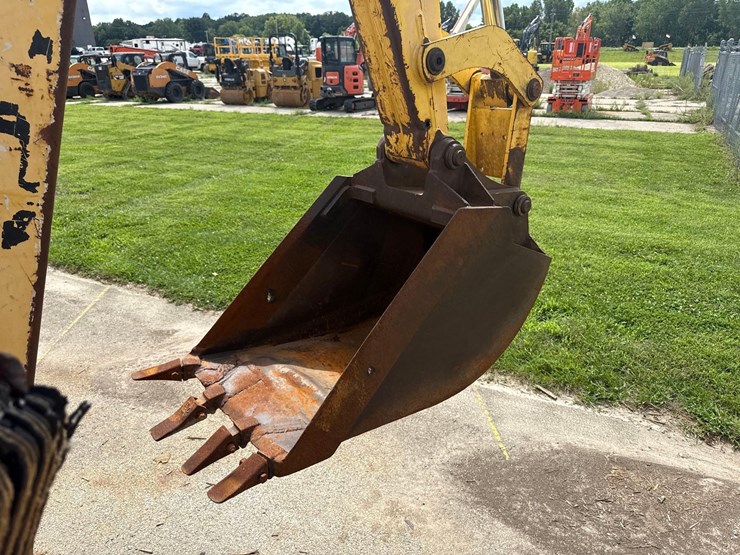 new-holland-555e-image-18