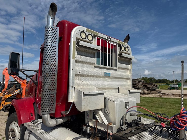 2013-kenworth-t800-image-12