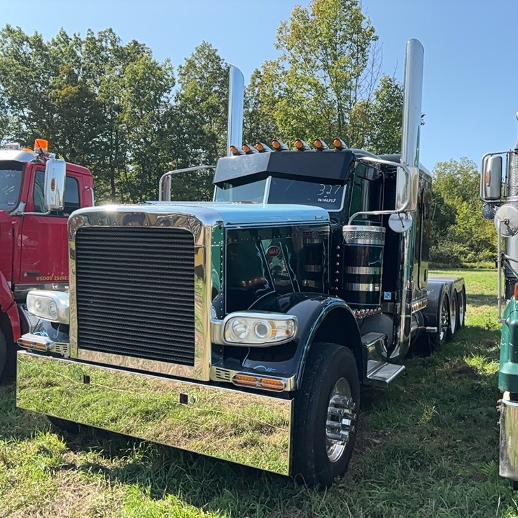2010 PETERBILT 389