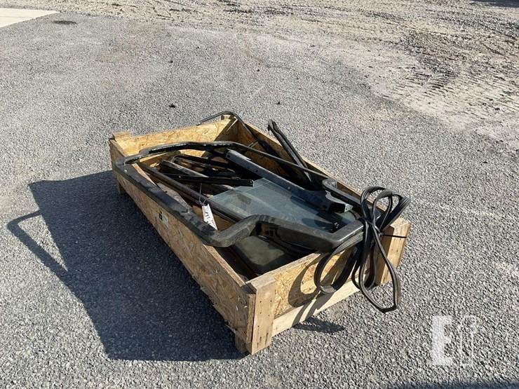 pallet-of-new-holland-and-bobcat-door-glass-image-3