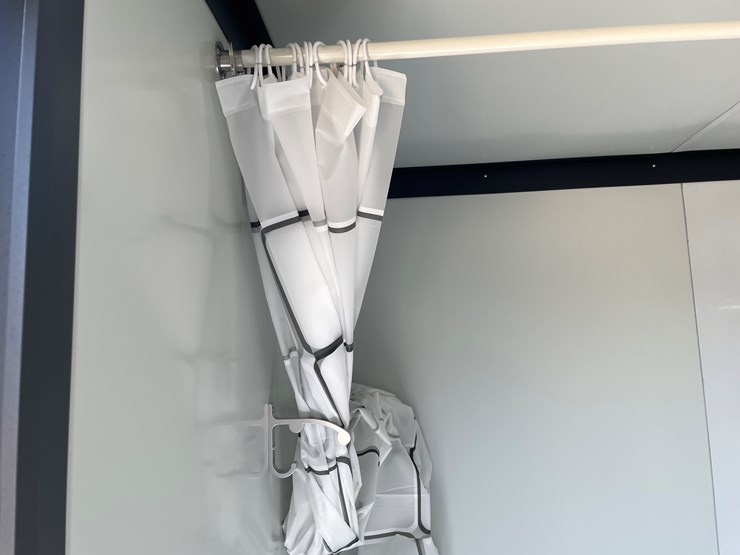 #2429-•-kj-new-portable-restroom-image-20