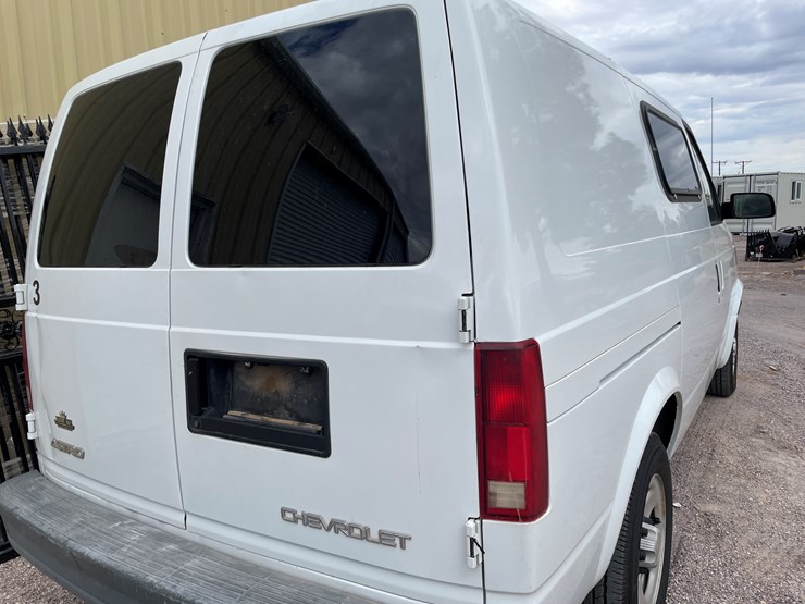 2004-chevrolet-astro-image-43