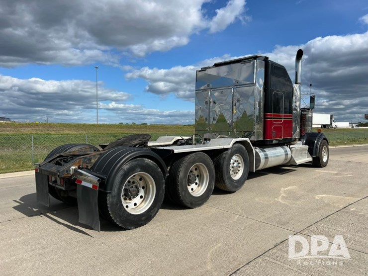 2012-kenworth-w900-image-8