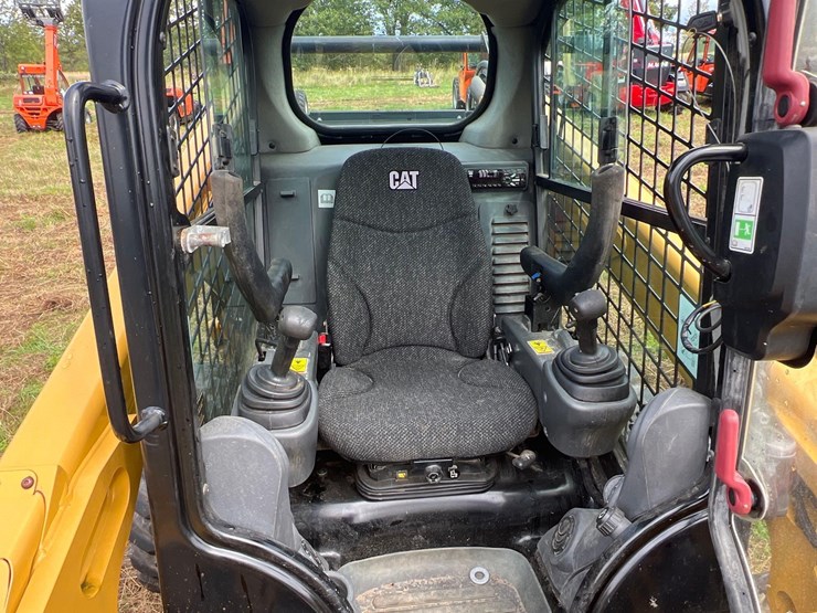 2017-caterpillar-262d-image-15