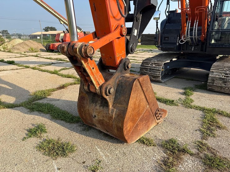 2021-hitachi-zx225usrk-image-10