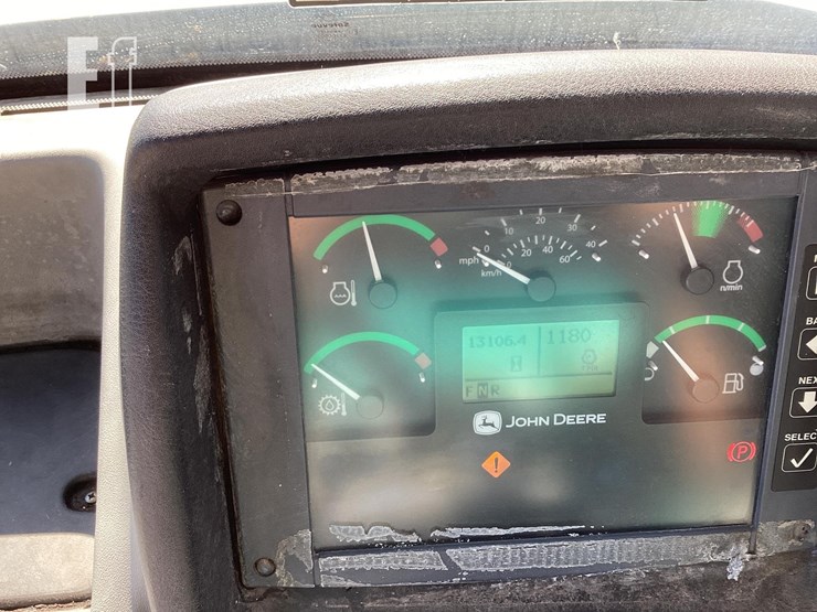 2015-deere-250d-ii-image-11