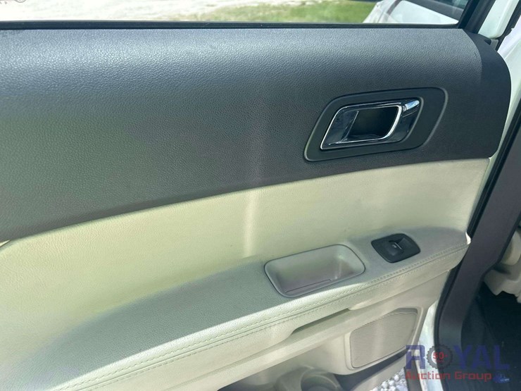 2015-ford-explorer-image-22