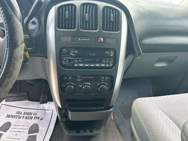 2006-chrysler-town-&-country-image-13