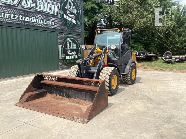 2021-deere-304l-image-8