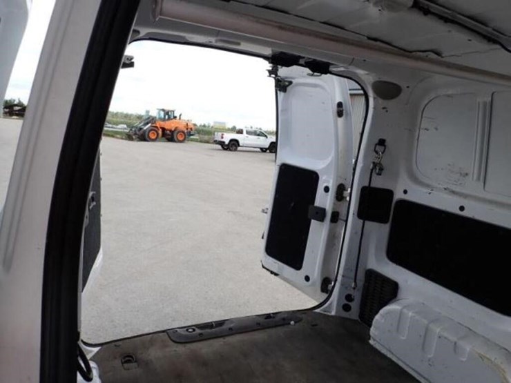 2020-nissan-nv200-image-40