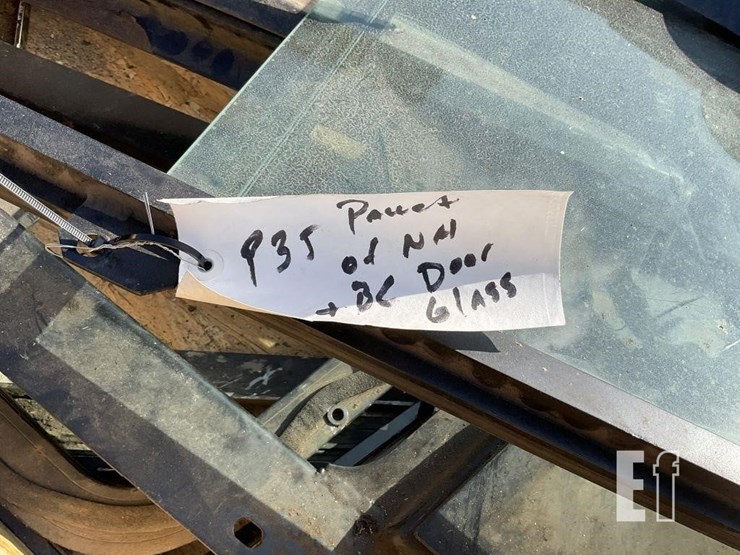 pallet-of-new-holland-and-bobcat-door-glass-image-5