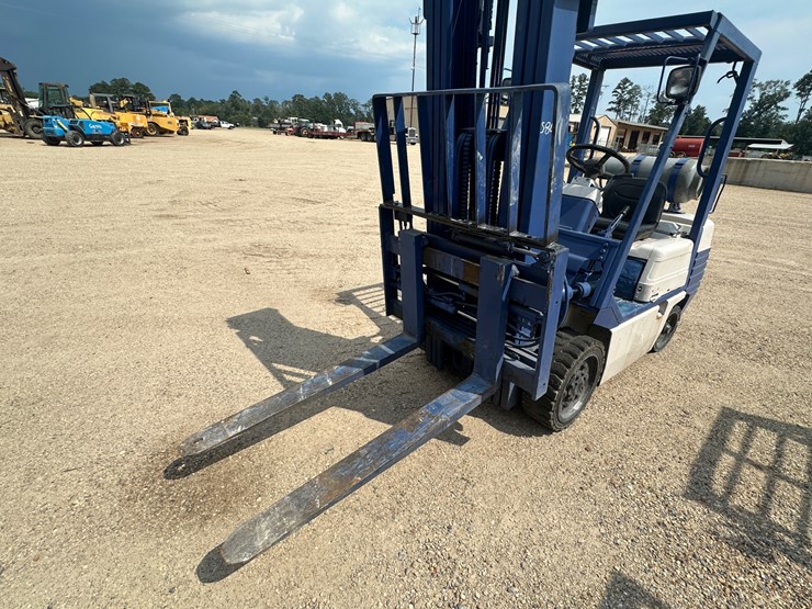 #2077-•-komatsu-fg305t11,-forklift-image-22