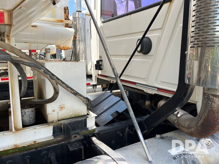 2002-mack-ch613-image-25