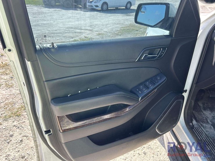 2017-chevrolet-tahoe-image-13