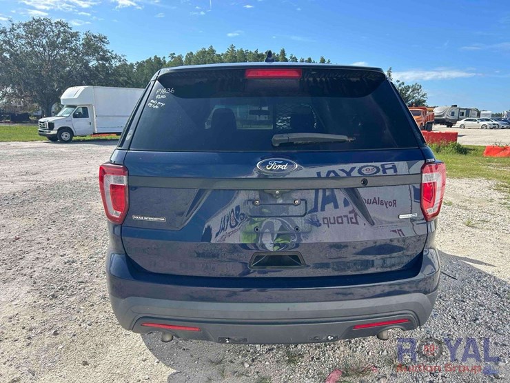 2016-ford-explorer-image-27