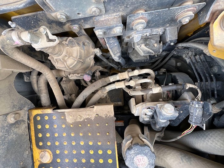 2017-komatsu-pc138-image-24