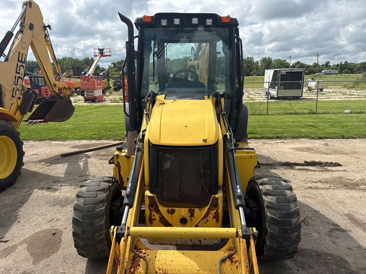 2017-new-holland-b95c-image-9