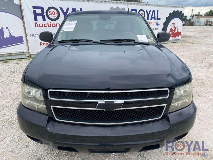 2011-chevrolet-suburban-image-25