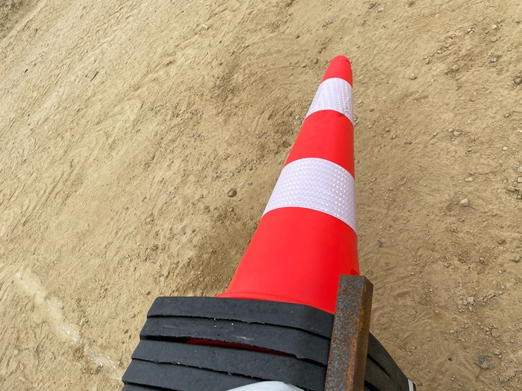 #2452-•-kj-new-(60)-traffic-cones-image-9