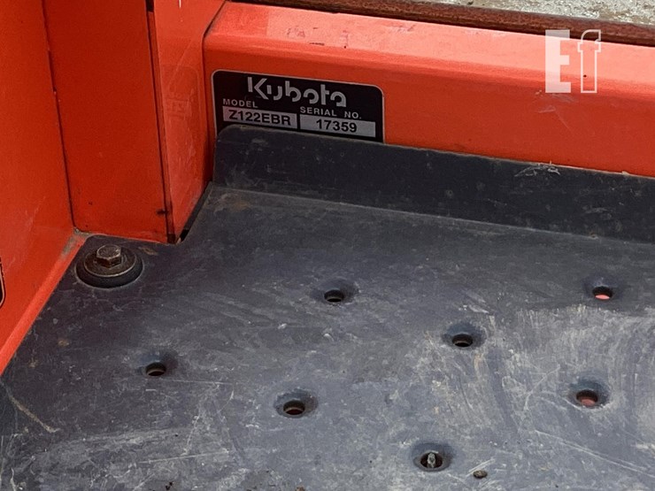 2018-kubota-z122e-image-16