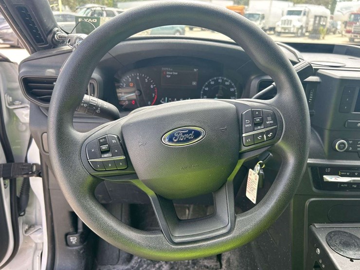2021-ford-explorer-image-12