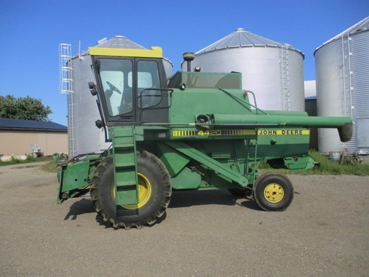 john-deere-4420-image-2
