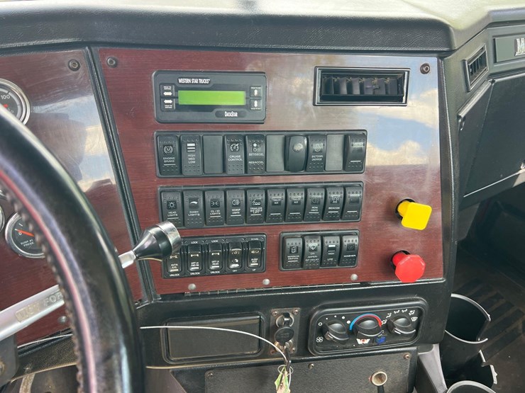 2017-western-star-4700sf-image-28