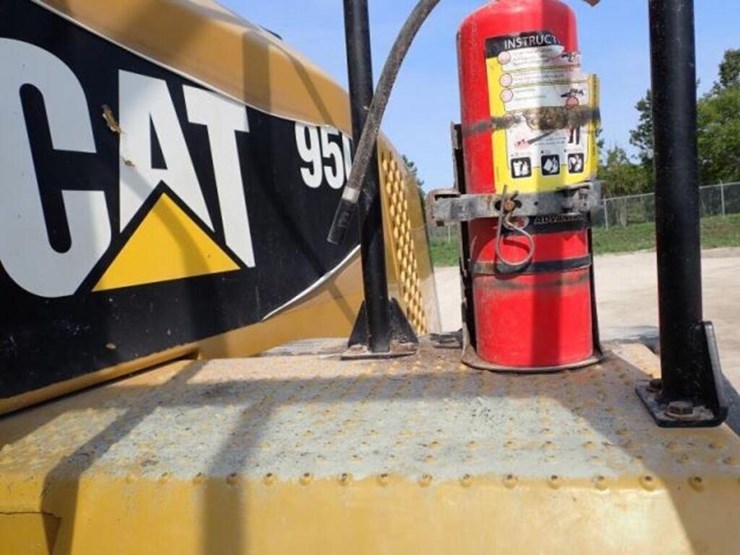 2014-caterpillar-950k-image-30