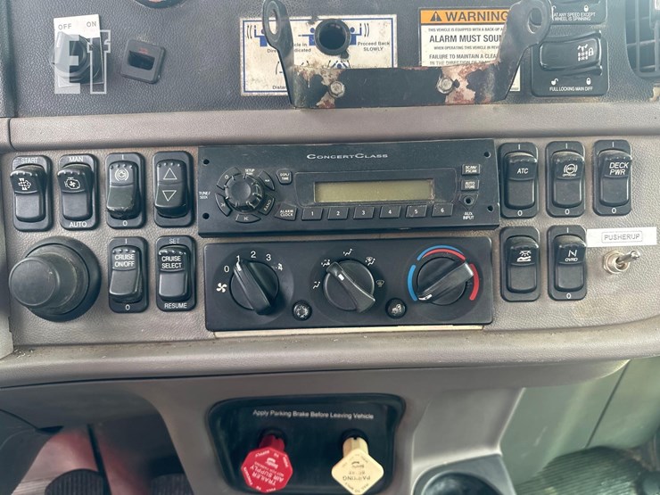 2012-peterbilt-367-image-27