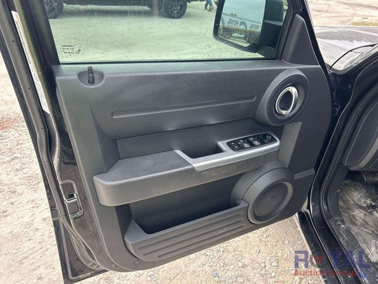 2011-dodge-nitro-image-10