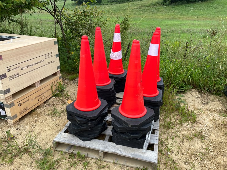 #2451-•-kj-new-(60)-traffic-cones-image-1