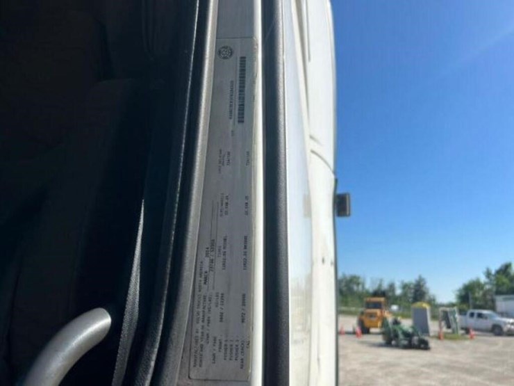 2015-volvo-t/a-hiway-tractor---sleeper-4v4nc9eh3fn-image-12