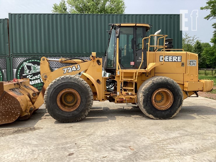 2002-deere-724j-image-1