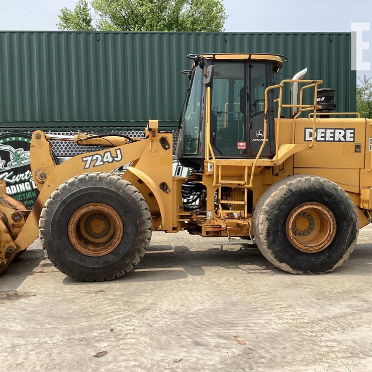 2002 DEERE 724J