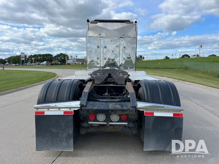 2012-kenworth-w900-image-9