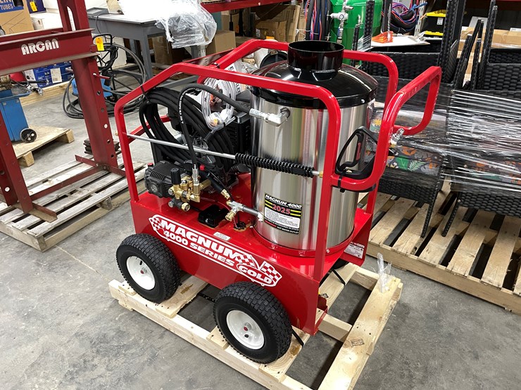 #2751-•-new-magnum-4000-hot-water-pressure-washer-image-4