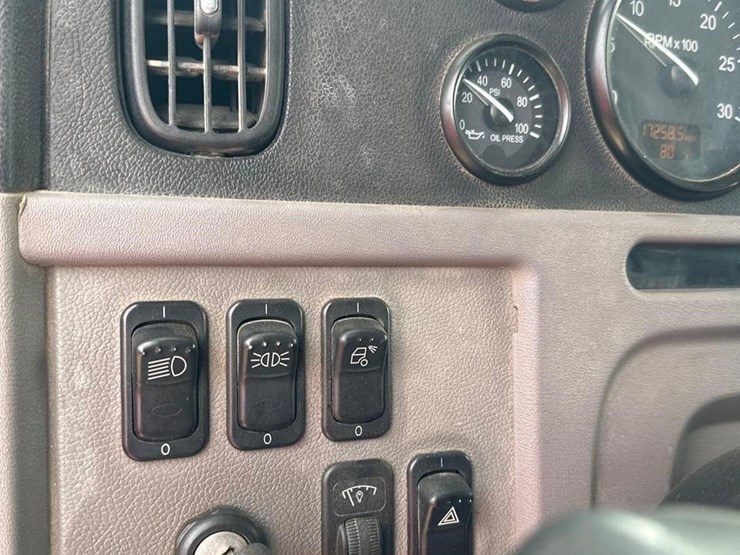 2012-peterbilt-367-image-30