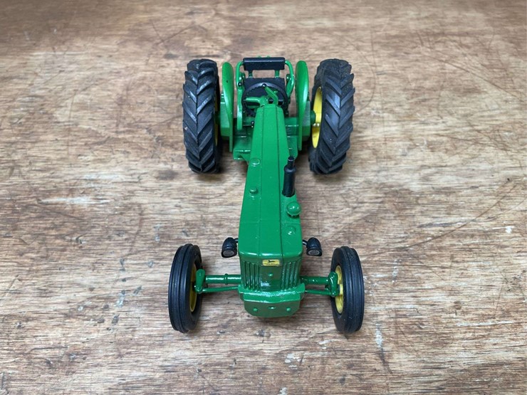 john-deere-320-image-11