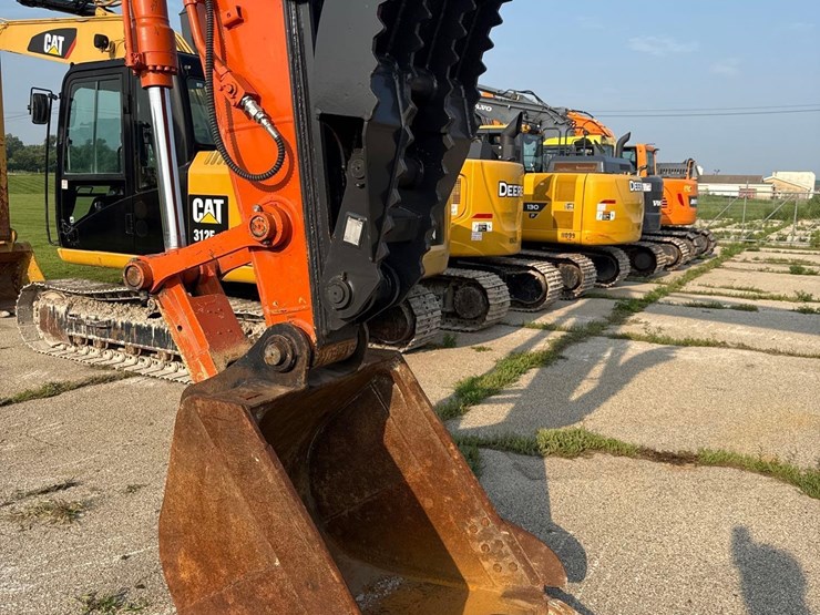 2021-hitachi-zx225usrk-image-9