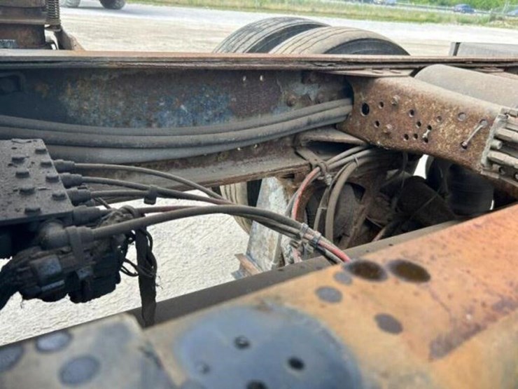 2005-volvo-wxll-tri/a-dump-truck-4v5k99gh55n391882-image-40