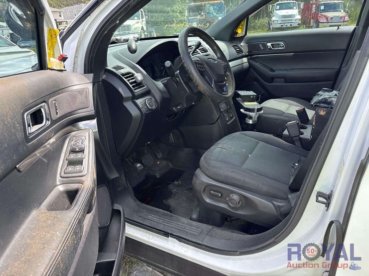 2017-ford-explorer-image-12