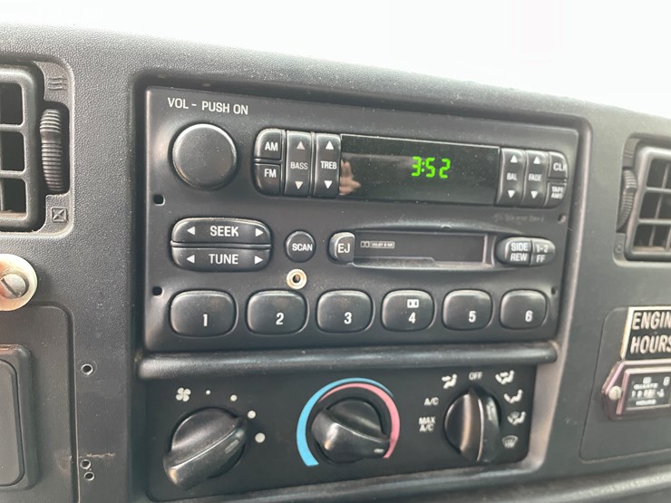 2001-ford-f750-image-74